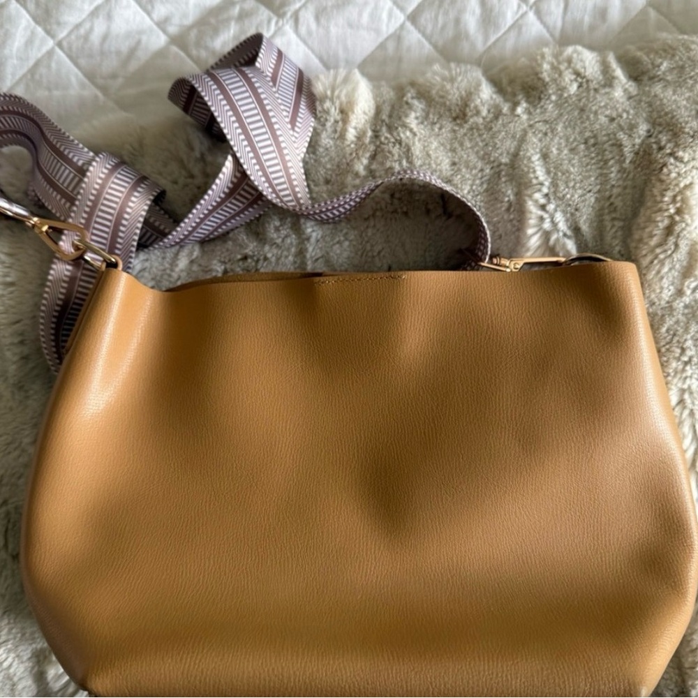 Classic Tan Shoulder Bag - Women Bags Shoulder Bag - Picture 4 of 11